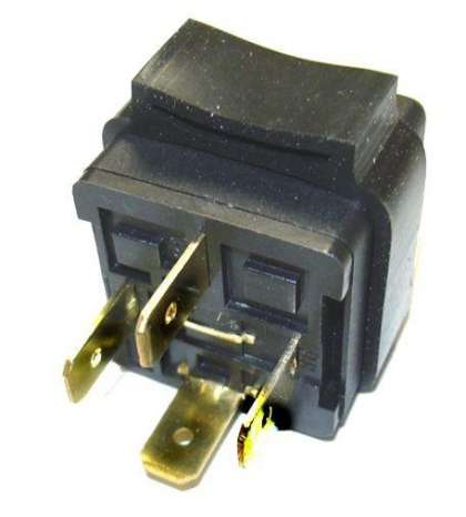 RELE DE ARRANQUE 12 V. 30/40 AMPERIOS 4 TERMINALES GUILERA R: 04500322
